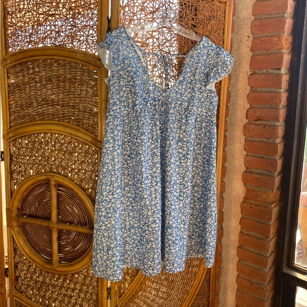 Blue and White Floral Patterned Dress Backless Size Medium